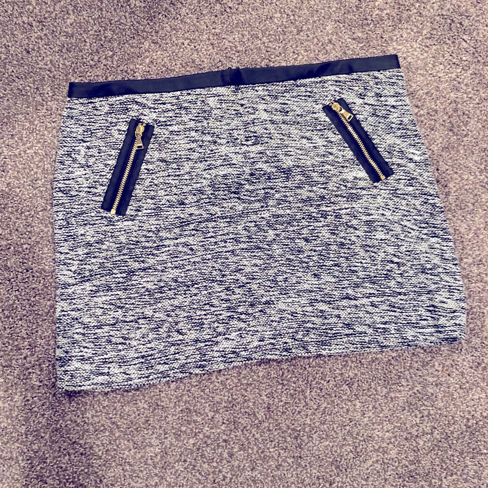 Express Mini Skirt with Zipper Pockets